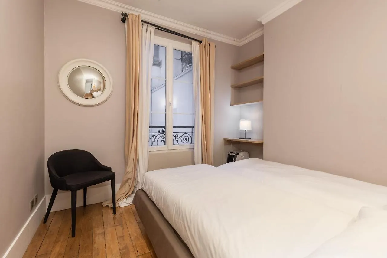Avenue Montaigne 2 Champs Elysees Apartment Paris